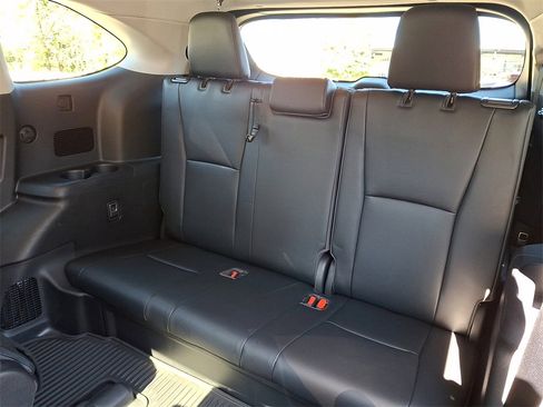 Used 2020 Toyota Highlander XLE image 12