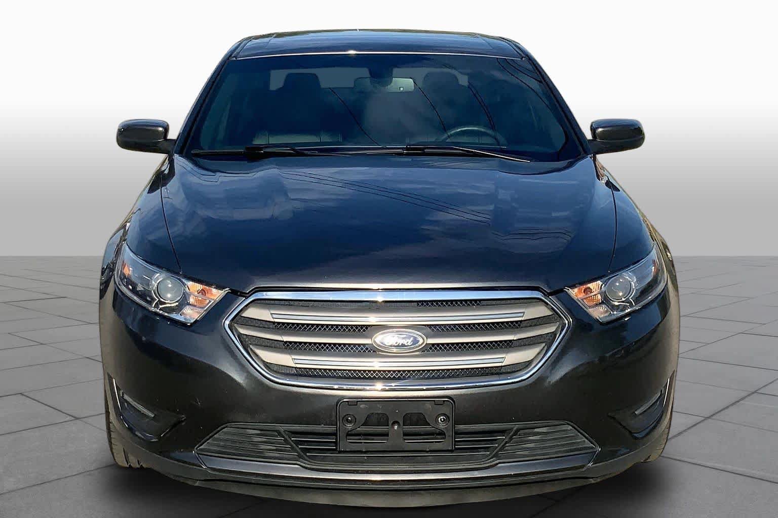 Used 2017 Ford Taurus SEL FWD image 4