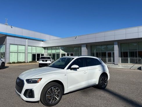 Used 2025 Audi Q5 2.0T Premium Plus w/ Premium Plus Package image 2