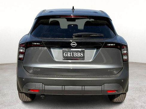 Used 2025 Nissan Kicks SV AWD/4WD image 8