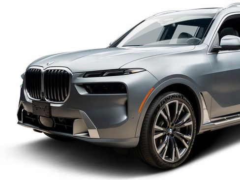 Used 2023 BMW X7 xDrive40i w/ Premium Package AWD/4WD image 14