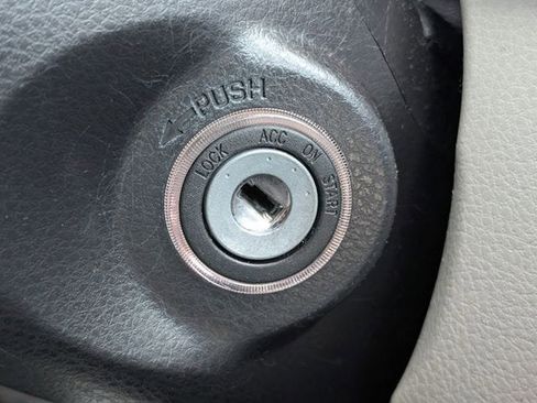 Used 2019 Toyota Highlander LE image 21