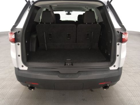 Used 2021 Chevrolet Traverse LS image 29