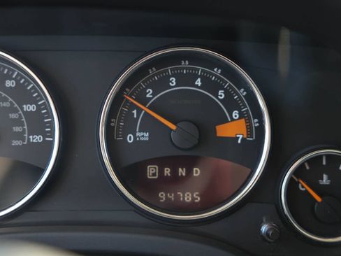 Used 2014 Jeep Compass Latitude w/ Sun/Sound Group image 22