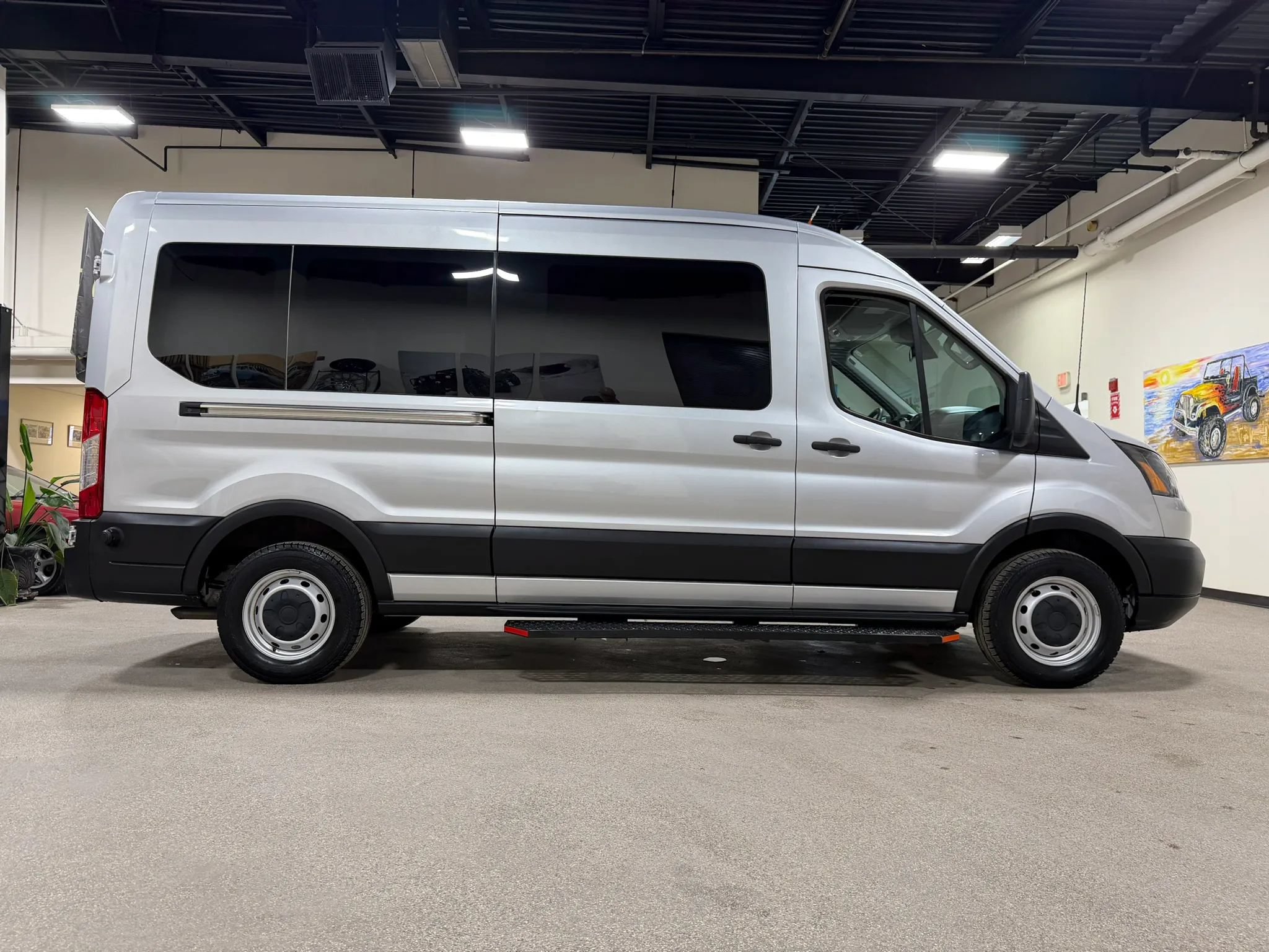 Used 2019 Ford Transit 250 148 Medium Roof RWD image 5