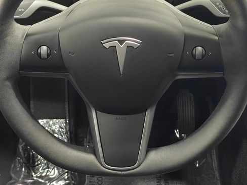 Used 2024 Tesla Model Y Long Range AWD/4WD image 5