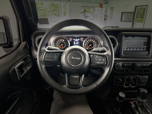 Used 2023 Jeep Gladiator Sport AWD/4WD image 18