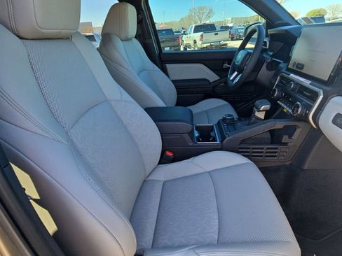 Used 2025 Toyota Tacoma Limited image 10