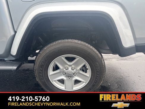 Used 2022 Jeep Gladiator Sport image 15
