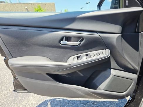 Used 2025 Nissan Sentra SV FWD image 30