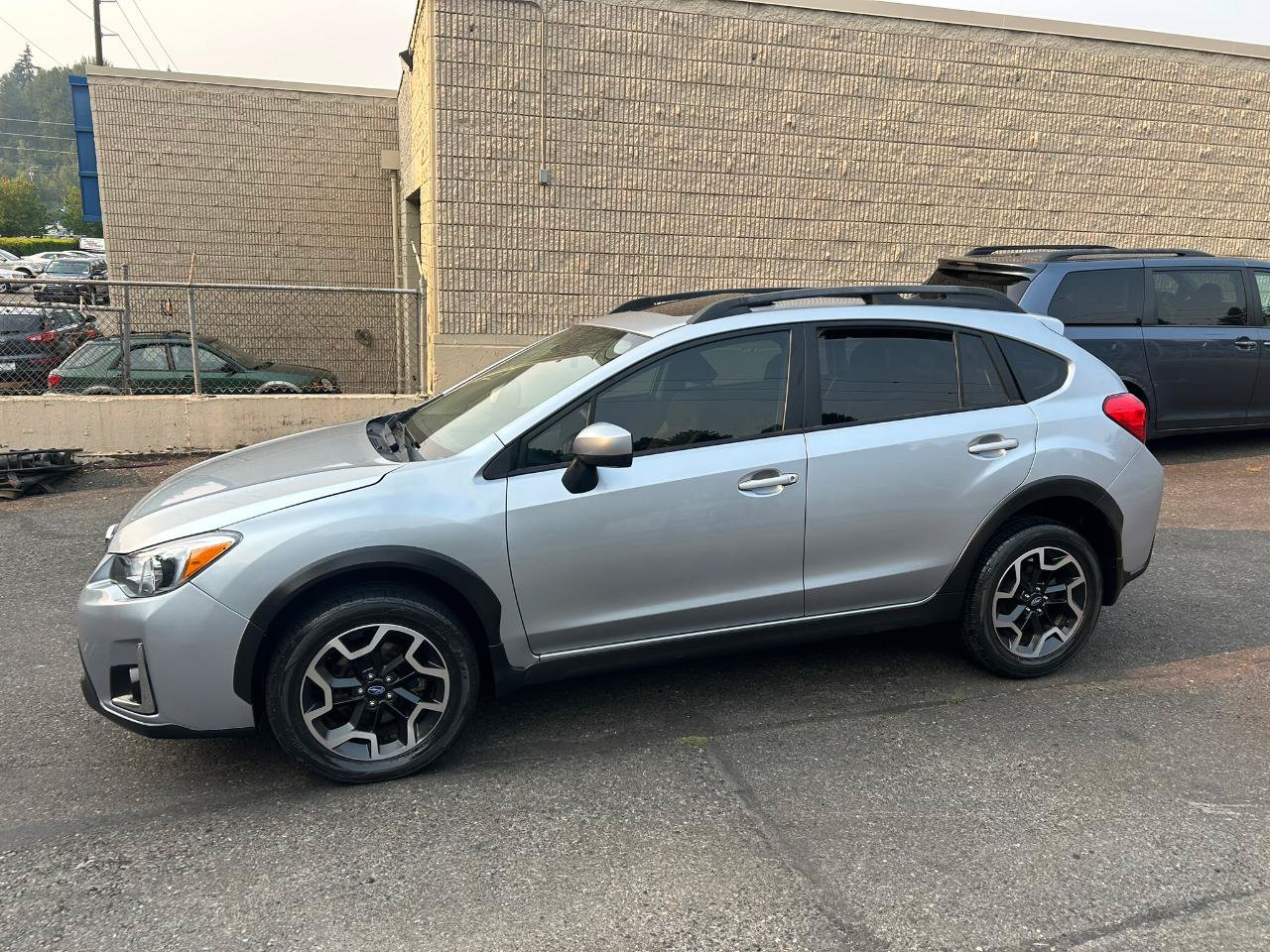 Used 2017 Subaru Crosstrek 2.0i Premium w/ Moonroof Package AWD/4WD image 8