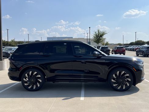 New 2025 Lincoln Nautilus Reserve w/ Jet Appearance Package image 10