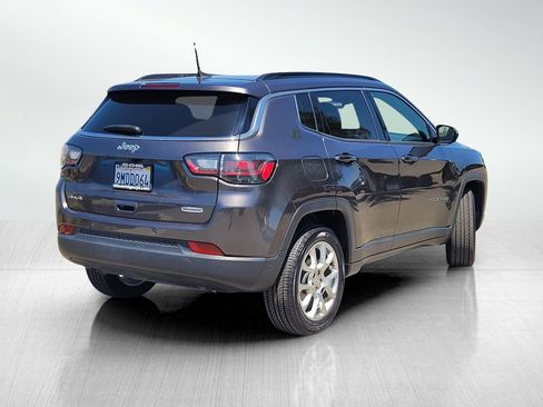Used 2023 Jeep Compass Latitude w/ Sun and Sound Group AWD/4WD image 5