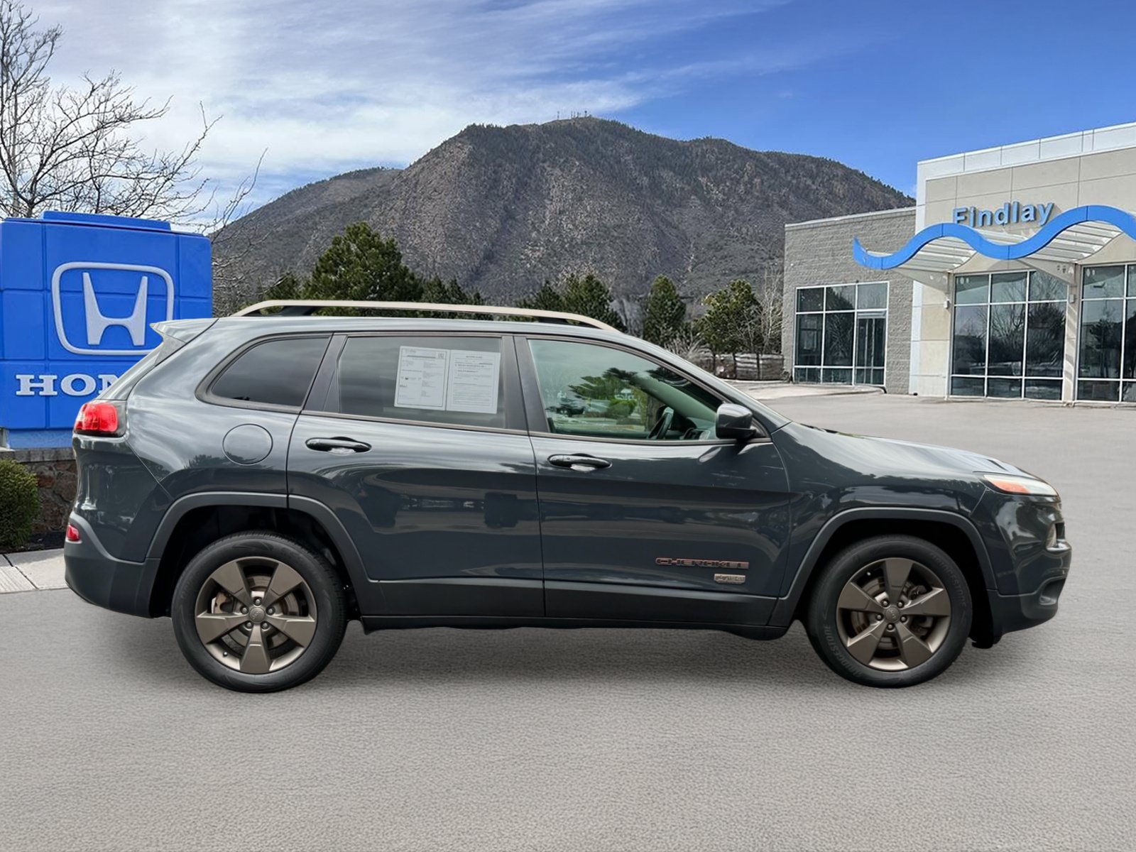 Used 2016 Jeep Cherokee 75th Anniversary FWD image 7