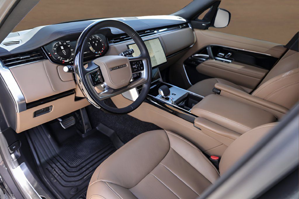 Used 2026 Land Rover Range Rover Long Wheelbase SE AWD/4WD image 8