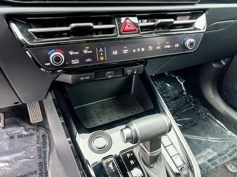 Certified 2024 Kia Niro EX image 18