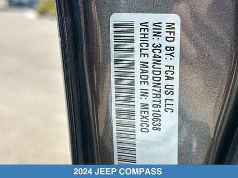 Used 2024 Jeep Compass Trailhawk AWD/4WD image 32
