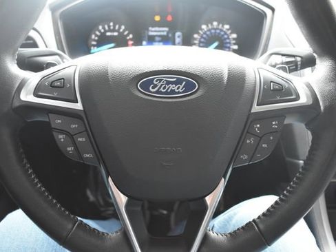 Used 2017 Ford Fusion SE image 21
