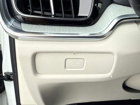 Certified 2024 Volvo V60 B5 Cross Country Plus image 30