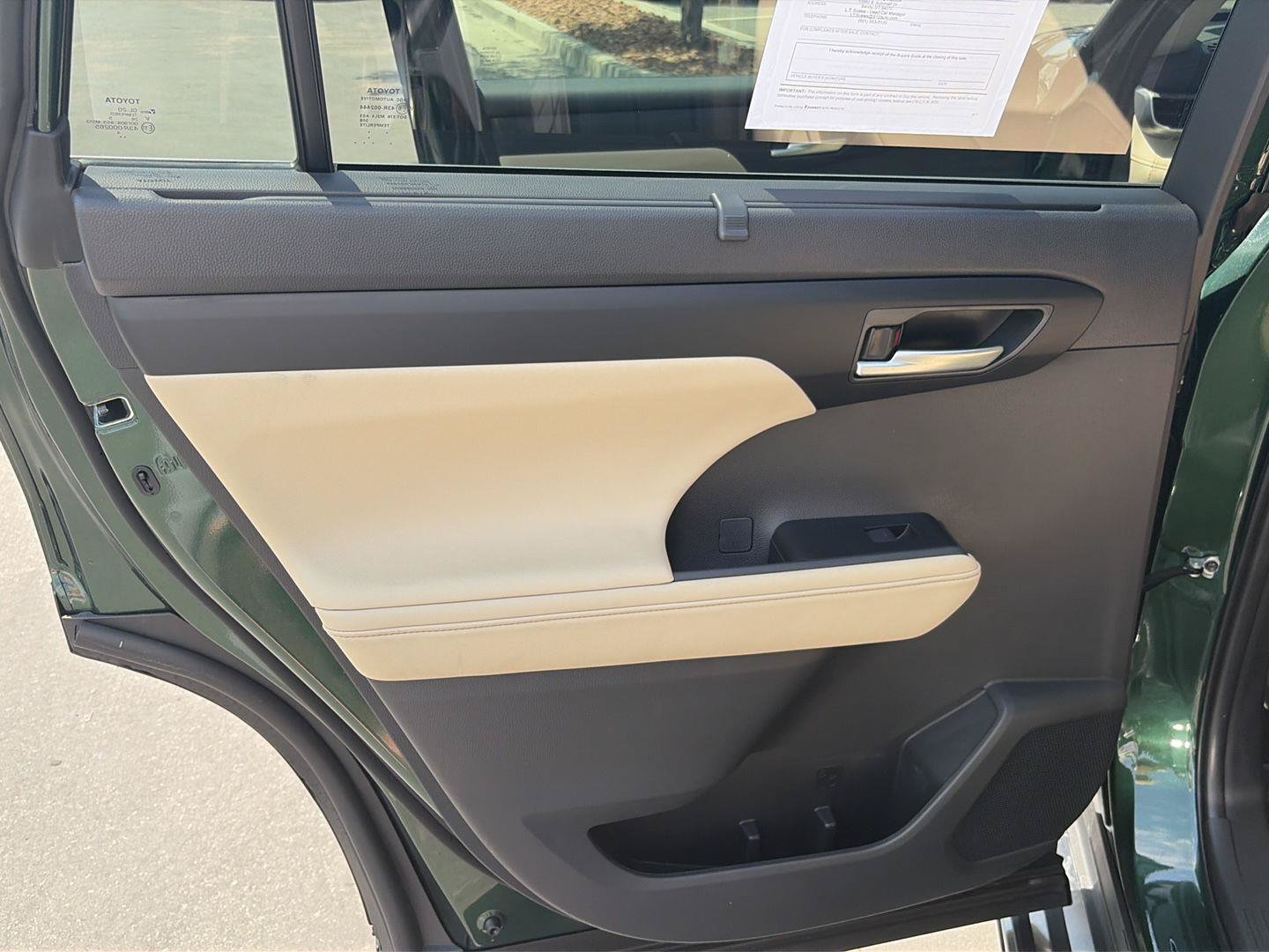 Used 2025 Toyota Highlander XLE AWD/4WD image 29