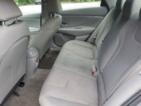 Used 2025 Hyundai Elantra SE FWD image 7