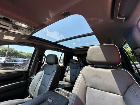 Used 2023 GMC Yukon SLT w/ SLT Luxury Package AWD/4WD image 31