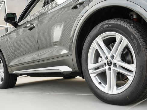 Certified 2024 Audi Q5 e Premium Plus image 30