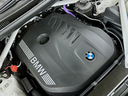 Used 2024 BMW X5 xDrive40i w/ M Sport Package AWD/4WD image 32