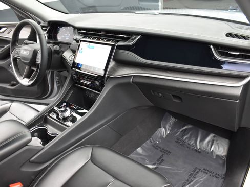 Used 2023 Jeep Grand Cherokee 4WD 4xe image 7