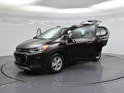 Used 2020 Chevrolet Trax LT w/ LT Convenience Package FWD image 25