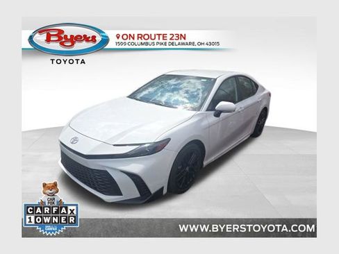 Used 2025 Toyota Camry SE image 1