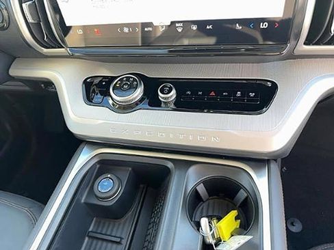 New 2025 Ford Expedition Active image 20