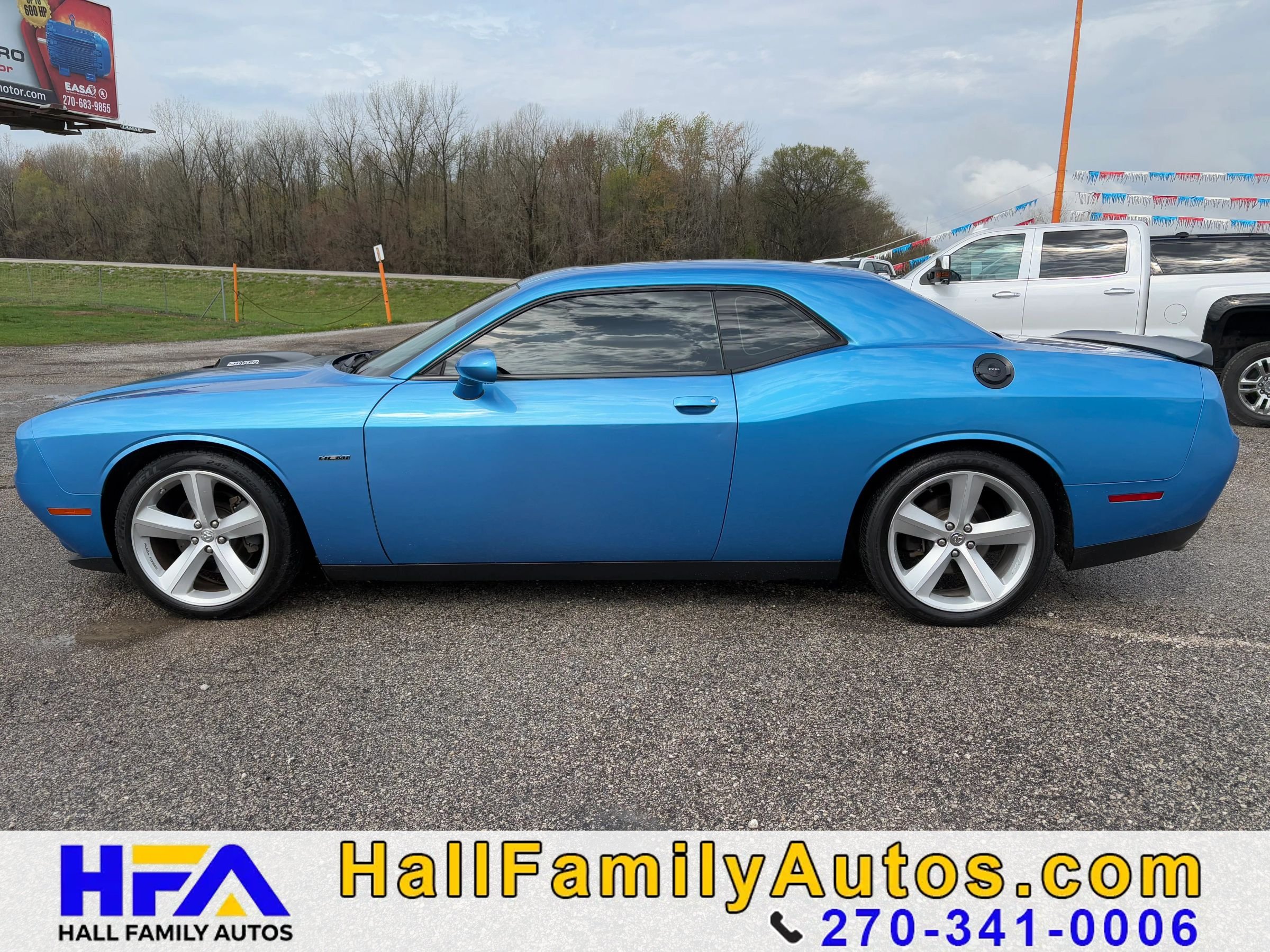 Used 2015 Dodge Challenger R/T RWD image 2
