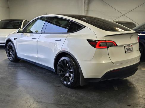 Used 2022 Tesla Model Y Long Range AWD/4WD image 2