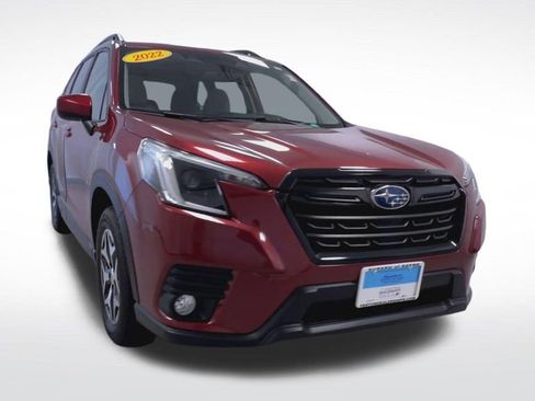 Used 2022 Subaru Forester Premium AWD/4WD image 2