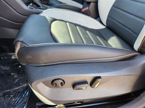 New 2025 Volkswagen Taos SEL image 8