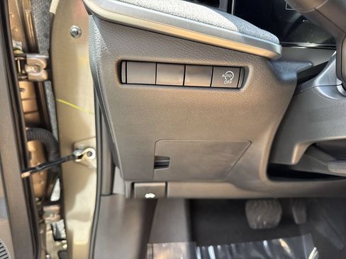 Used 2025 Nissan Kicks SV FWD image 53