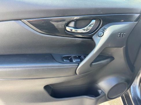 Used 2017 Nissan Rogue SL w/ SL Premium Package AWD/4WD image 8