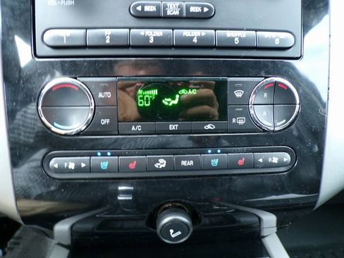 Used 2012 Ford Expedition Limited image 30