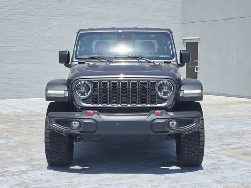 Used 2024 Jeep Gladiator Rubicon w/ Convenience Group AWD/4WD image 3