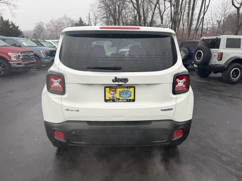 Used 2017 Jeep Renegade Latitude w/ Cold Weather Group image 8