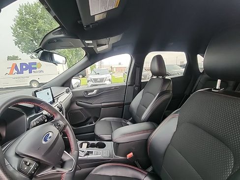 Used 2025 Ford Escape ST-Line Select AWD/4WD image 29