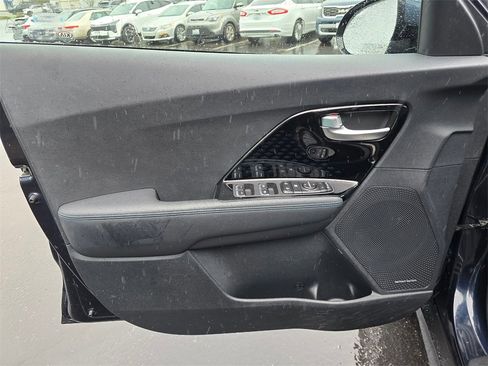 Used 2020 Kia Niro EX Premium w/ Cold Weather Package image 7