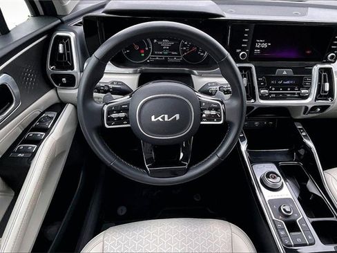 Certified 2022 Kia Sorento SX w/ Panoramic Sunroof Package image 5