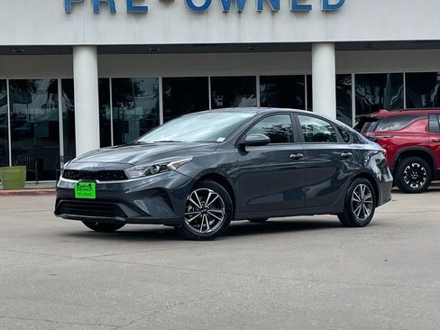 Used 2023 Kia Forte LXS image 1