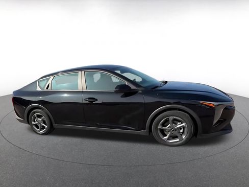 Used 2025 Kia K4 LXS image 14