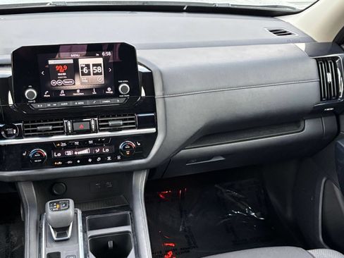 Used 2025 Nissan Pathfinder SV FWD image 37