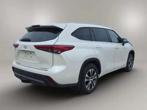 Used 2020 Toyota Highlander XLE AWD/4WD image 7