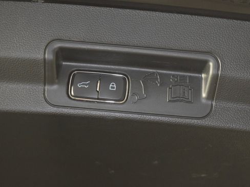 Used 2023 Ford Explorer XLT w/ Equipment Group 202A AWD/4WD image 36