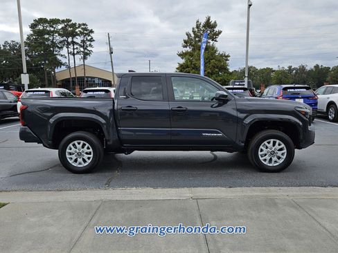 Used 2025 Toyota Tacoma SR5 image 6